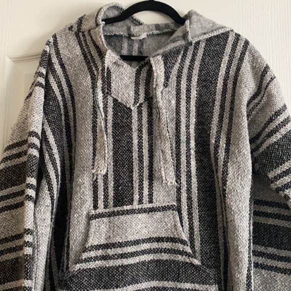 Poncho - Picture 2 of 4